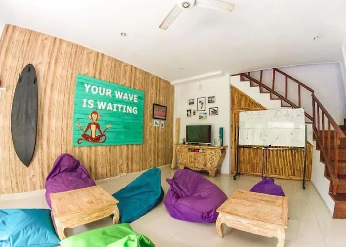 Surfers House Batu Bolong - Adults Only Auberge de jeunesse *